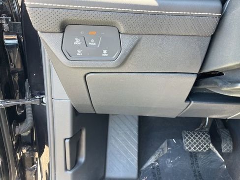 Used 2024 Volkswagen Atlas Cross Sport SE FWD image 30