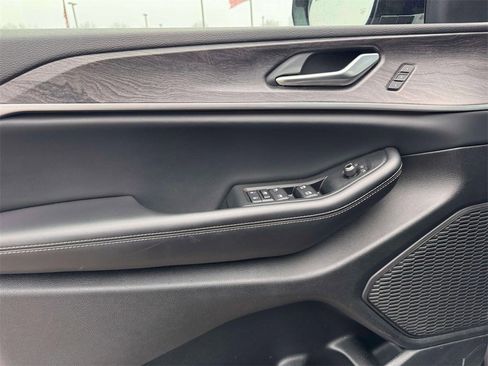 Used 2024 Jeep Grand Cherokee L Limited w/ Luxury Tech Group II image 13