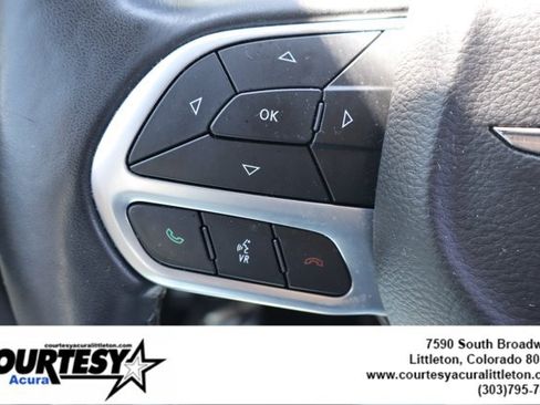 Used 2020 Chrysler 300 Limited RWD image 11