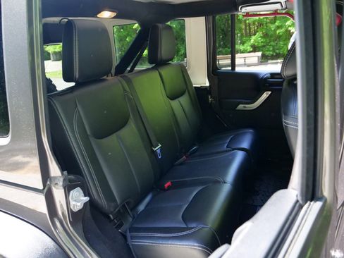 Used 2016 Jeep Wrangler Unlimited Rubicon AWD/4WD image 39