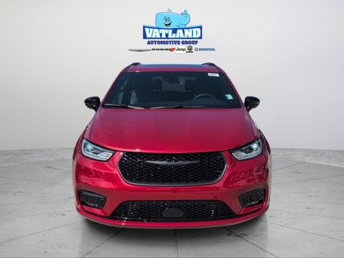 New 2026 Chrysler Pacifica Limited w/ S Appearance Package image 2