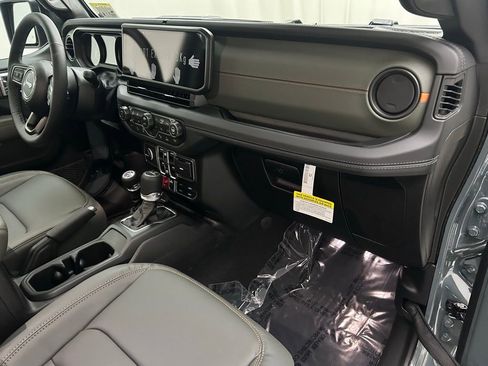 New 2026 Jeep Gladiator Mojave AWD/4WD image 17