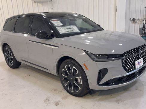 New 2026 Lincoln Nautilus Reserve AWD/4WD image 3