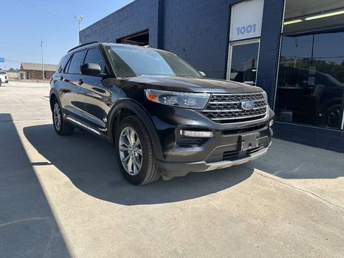 Used 2020 Ford Explorer XLT w/ Equipment Group 202A RWD image 2