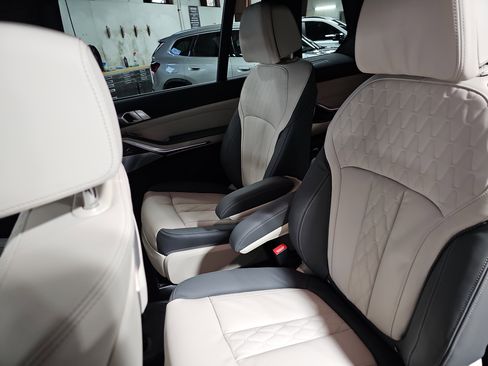 New 2026 BMW X7 M60i image 14