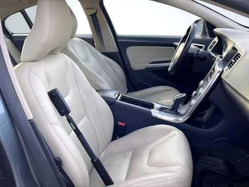 Used 2017 Volvo S60 T5 Dynamic image 7