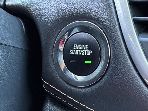 Used 2021 Chevrolet Trax LT w/ Sport Edition image 18