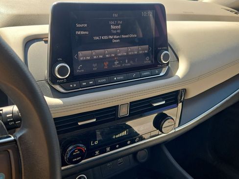 Used 2023 Nissan Rogue SV FWD image 12