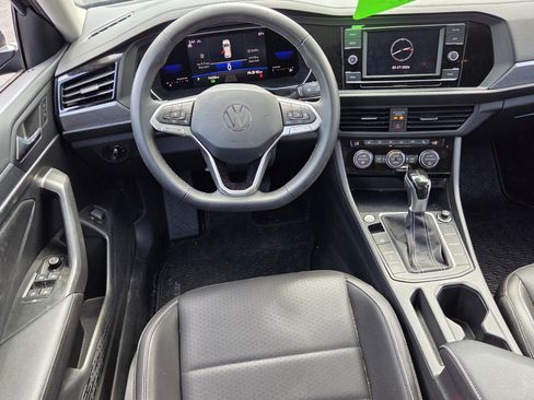 Used 2022 Volkswagen Jetta SE w/ Panoramic Sunroof Package image 11