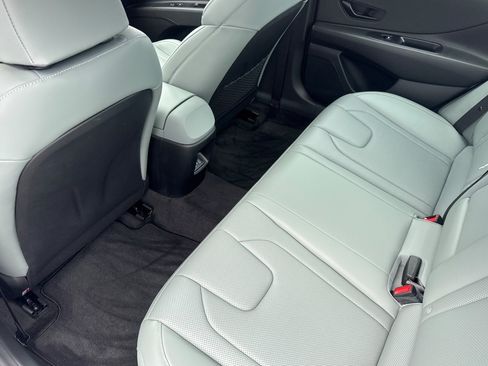 Used 2025 Hyundai Elantra Limited FWD image 26