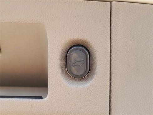 Used 2015 Chevrolet Tahoe LTZ image 8