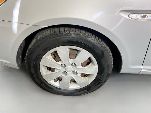 Used 2010 Hyundai Accent Hatchback image 13