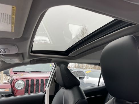 Used 2021 Toyota Camry SE w/ Cold Weather Package image 37