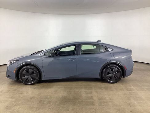Used 2025 Toyota Prius LE FWD image 8