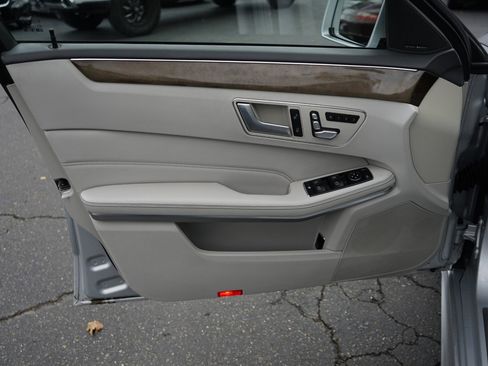 Used 2014 Mercedes-Benz E 350 Sedan image 27