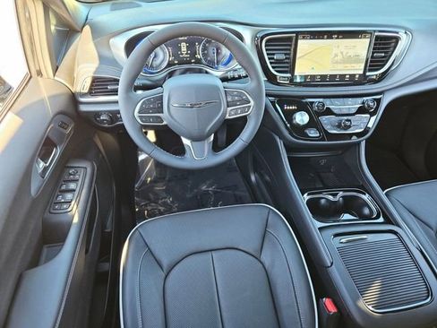 New 2026 Chrysler Pacifica Limited image 6