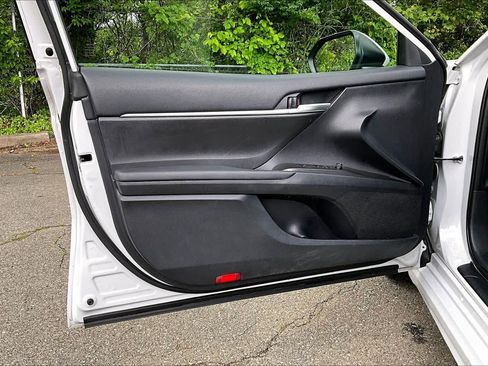 Used 2024 Toyota Camry SE FWD image 22