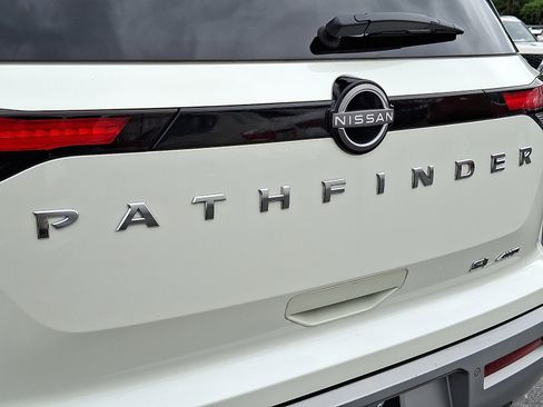 Certified 2022 Nissan Pathfinder SL image 32