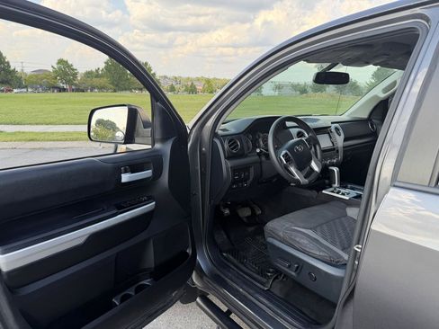 Used 2017 Toyota Tundra SR5 w/ SR5 Upgrade Package AWD/4WD image 11