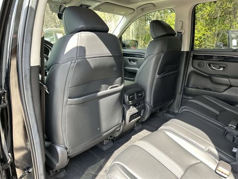 Used 2025 Honda Pilot Touring image 11