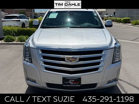Used 2019 Cadillac Escalade Premium Luxury AWD/4WD image 4