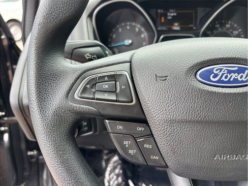 Used 2017 Ford Focus SE FWD image 19
