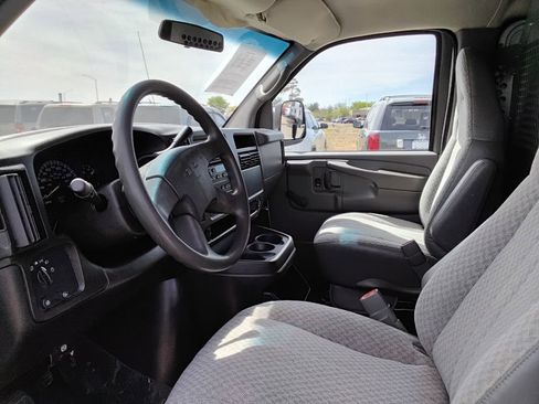 Used 2005 GMC Savana 3500 RWD image 11