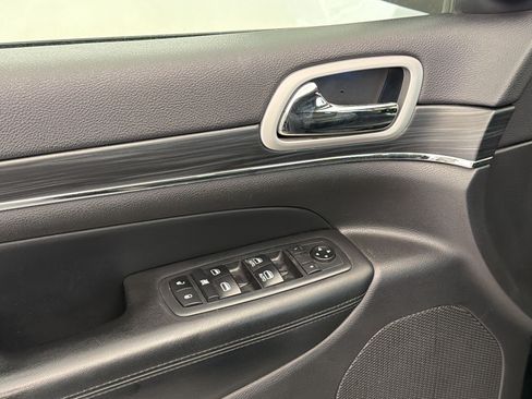 Used 2020 Jeep Grand Cherokee Limited AWD/4WD image 28