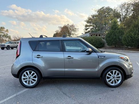 Used 2018 Kia Soul + image 6