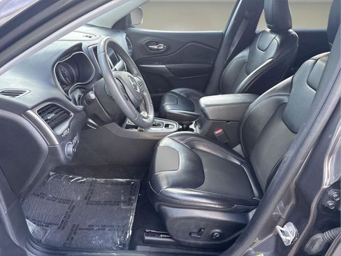 Used 2020 Jeep Cherokee Latitude Plus image 2