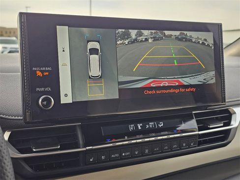 Used 2025 Toyota Sienna Platinum image 25