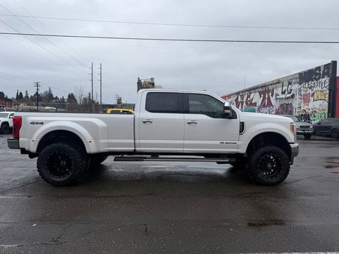 Used 2017 Ford F350 Lariat w/ Chrome Package image 6