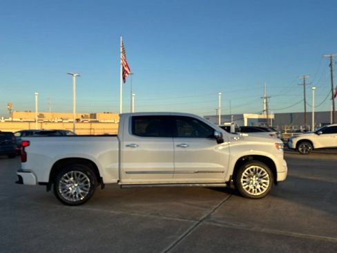 Used 2026 Chevrolet Silverado 1500 High Country AWD/4WD image 32