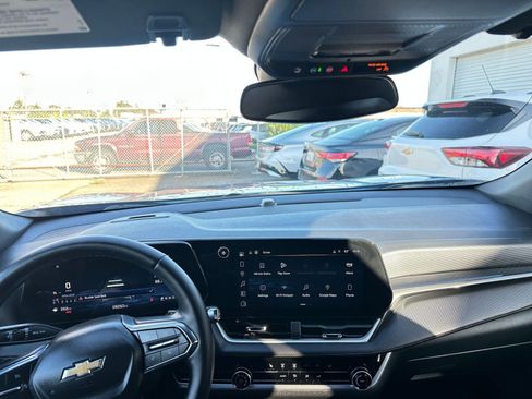 Used 2025 Chevrolet Equinox LT image 33