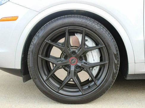 Used 2019 Porsche Cayenne Turbo AWD/4WD image 40