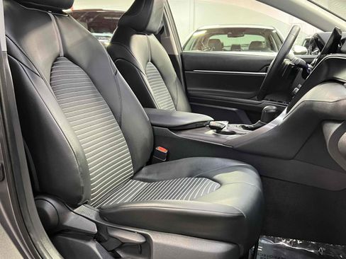 Used 2021 Toyota Camry SE w/ Convenience Package image 19