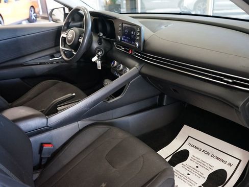 Used 2021 Hyundai Elantra SE FWD image 36