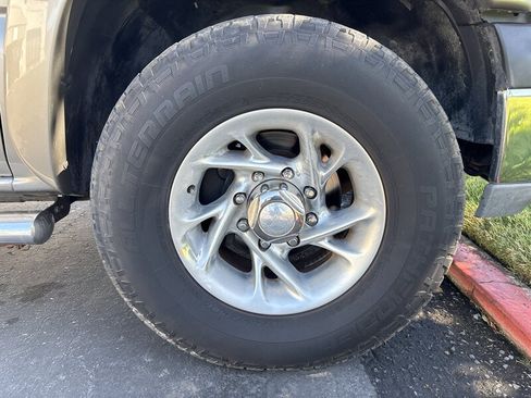 Used 2000 Chevrolet Silverado 2500 LS w/ Firm Ride Suspension Pkg AWD/4WD image 13