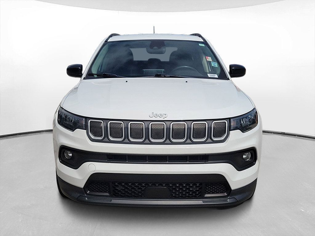 Used 2022 Jeep Compass Latitude FWD image 2