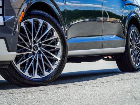 Certified 2026 Hyundai Palisade Calligraphy FWD image 3