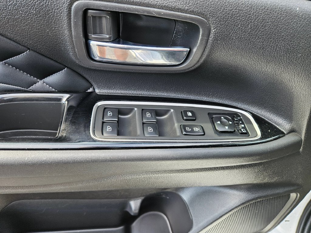 Used 2021 Mitsubishi Outlander 4WD Plug-In Hybrid image 21