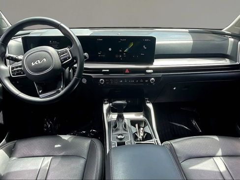 Certified 2025 Kia Sorento EX w/ Panoramic Sunroof Package AWD/4WD image 7