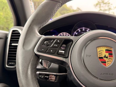 Used 2021 Porsche Cayenne AWD/4WD image 23