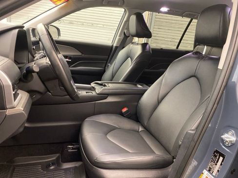 Used 2025 Toyota Grand Highlander AWD image 19