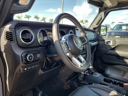 Used 2023 Jeep Wrangler Unlimited Sahara image 9