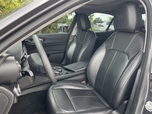 Used 2017 Alfa Romeo Giulia RWD image 2