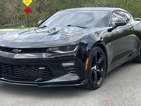 Used 2018 Chevrolet Camaro SS RWD image 4