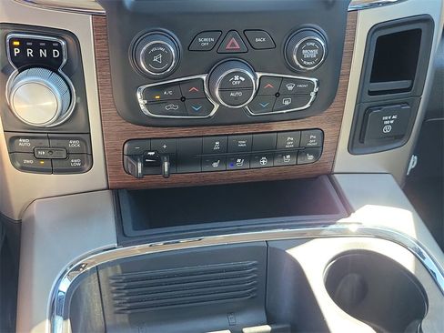 Used 2018 RAM 1500 Laramie image 29