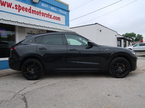 Used 2022 Maserati Levante GT AWD/4WD image 4