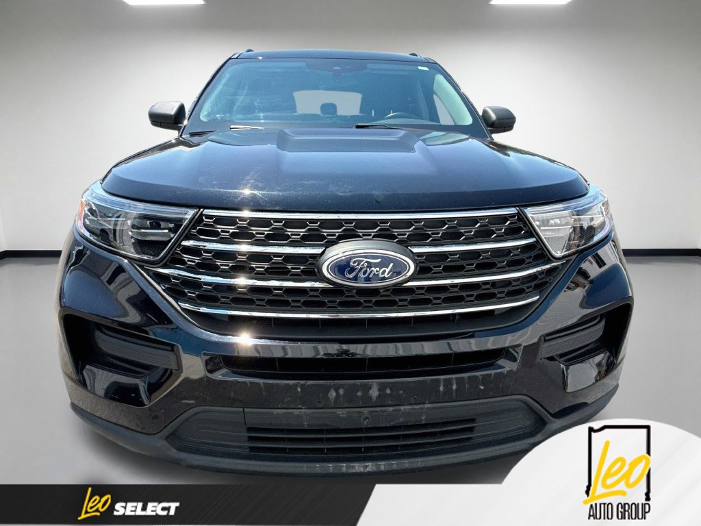 Used 2022 Ford Explorer XLT AWD/4WD image 2